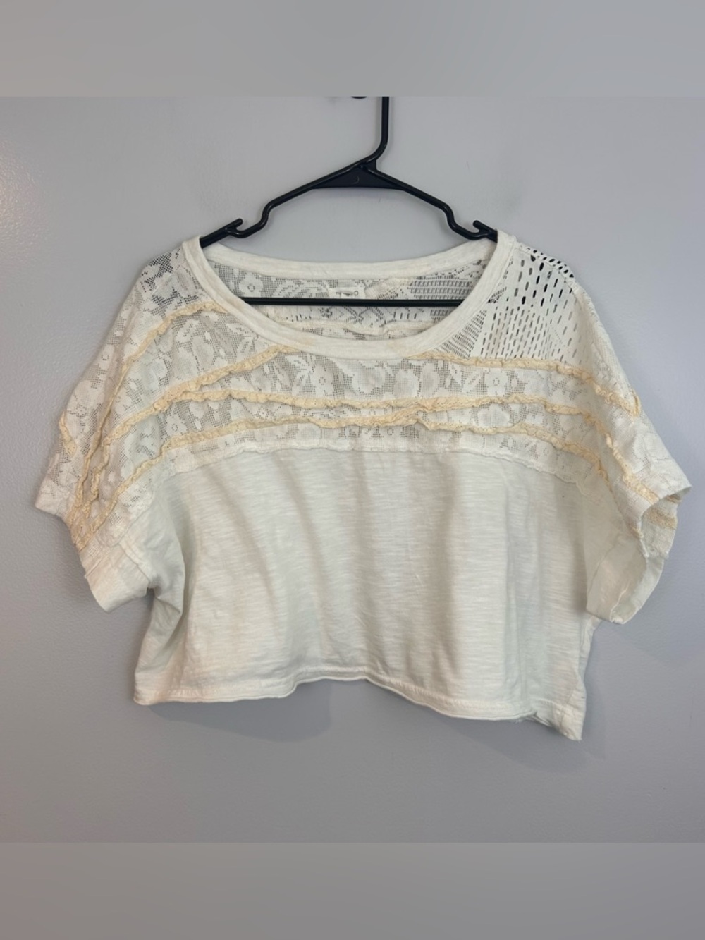 Pilcro Anthropologie White Lace Ruffle Cropped Boxy Wide T-shirt Size Medium
